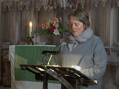 Judith Otterbach eröffnete die Lesung am Mittwochabend. Bis Samstag wurde dann die gesamte Bibel vorgelesen.  Judith Otterbach eröffnete die Lesung am Mittwochabend. Bis Samstag wurde dann die gesamte Bibel vorgelesen.