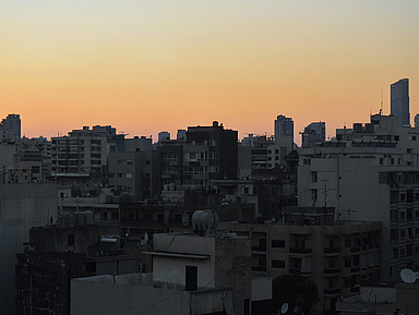 Die Sicherheitslage im Libanon und weiteren Regionen ist instabil und unberechenbar. Es gibt immer wieder Luftangriffe. Unser Foto zeigt Häuser in Beirut, der Hauptstadt des Libanon. Die Sicherheitslage im Libanon und weiteren Regionen ist instabil und unberechenbar. Es gibt immer wieder Luftangriffe. Unser Foto zeigt Häuser in Beirut, der Hauptstadt des Libanon.