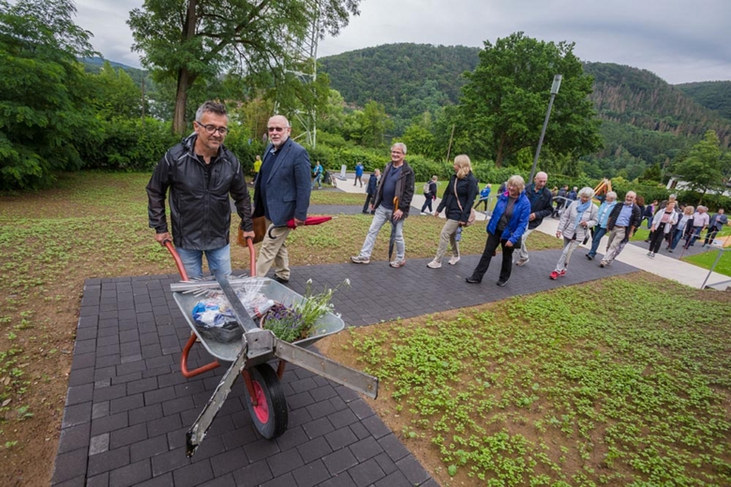 Abschied „alte Kirche im Grünen“/Willkommen „neue Kirche im Grünen“ Scheid Abschied „alte Kirche im Grünen“/Willkommen „neue Kirche im Grünen“ Scheid
