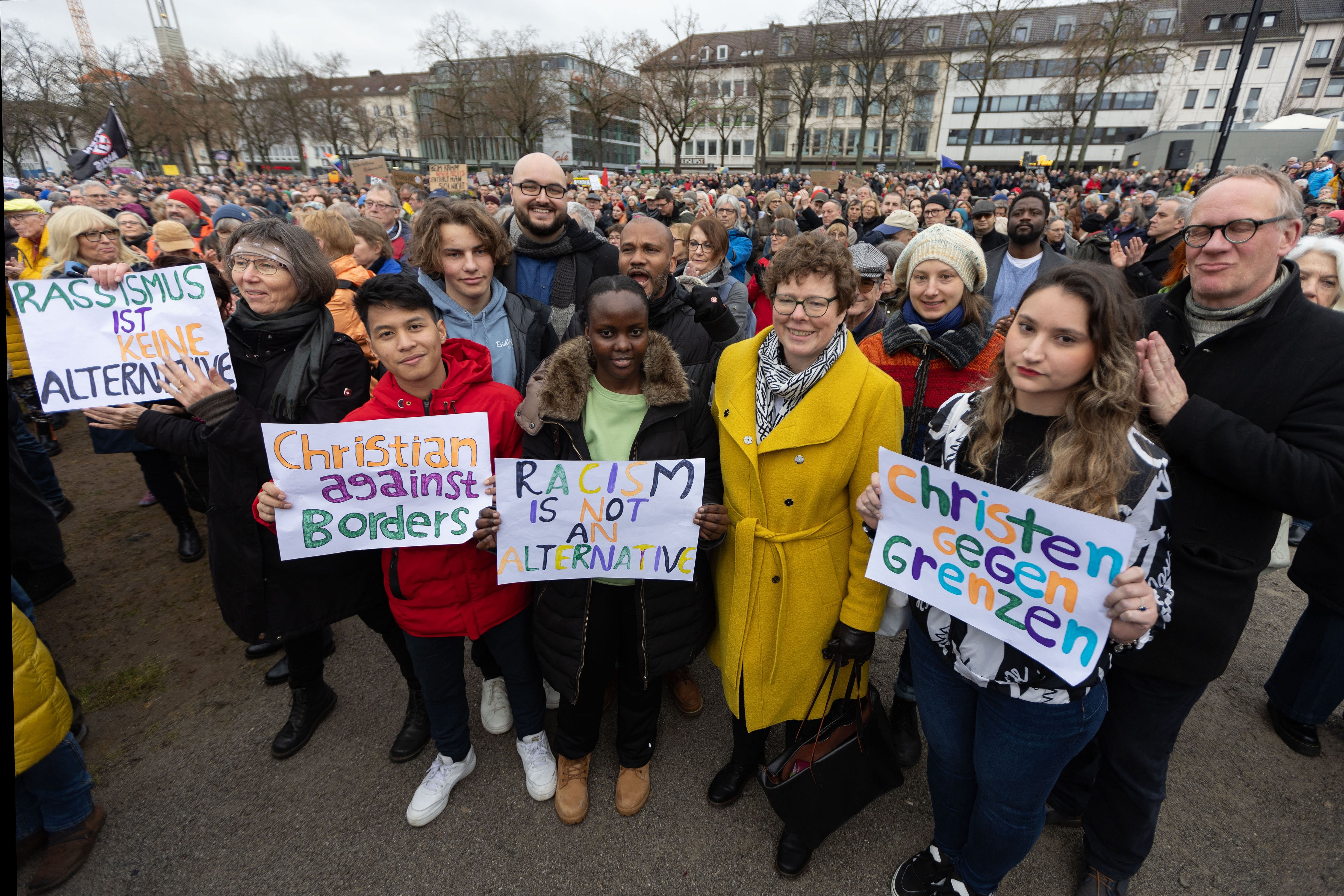 Kundgebung und Menschenkette gegen Rechts Kassel