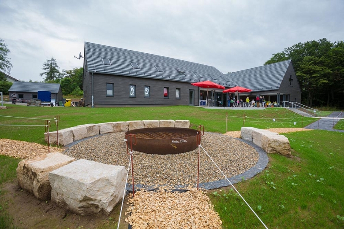 Abschied „alte Kirche im Grünen“/Willkommen „neue Kirche im Grünen“ Scheid Abschied „alte Kirche im Grünen“/Willkommen „neue Kirche im Grünen“ Scheid