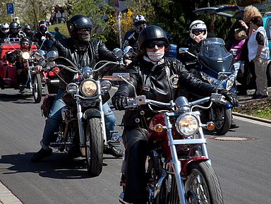 Saisoneröffnung in Niedergründau: Jedes Jahr nehmen viele Motorradfahrerinnen und -fahrer am Anlassen teil. Saisoneröffnung in Niedergründau: Jedes Jahr nehmen viele Motorradfahrerinnen und -fahrer am Anlassen teil.