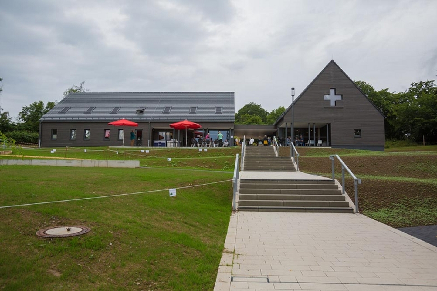 Abschied „alte Kirche im Grünen“/Willkommen „neue Kirche im Grünen“ Scheid Abschied „alte Kirche im Grünen“/Willkommen „neue Kirche im Grünen“ Scheid