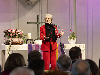 Abschied in der Evangelischen Kirche Kirchditmold: In einem Gottesdienst am Sonntagnachmittag (15.3.) nahm Pröpstin Kathrin Wienold-Hocke Abschied aus dem aktiven Dienst Abschied in der Evangelischen Kirche Kirchditmold: In einem Gottesdienst am Sonntagnachmittag (15.3.) nahm Pröpstin Kathrin Wienold-Hocke Abschied aus dem aktiven Dienst