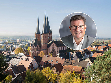 Unser Foto zeigt Pfarrer Marvin Lange. Im Hintergrund sieht man Gelnhausen mit der markanten Marienkirche. In der Stadt befindet sich das Dekanat des Kirchenkreises. Unser Foto zeigt Pfarrer Marvin Lange. Im Hintergrund sieht man Gelnhausen mit der markanten Marienkirche. In der Stadt befindet sich das Dekanat des Kirchenkreises.