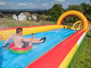 Wird von dem Innovationsfonds der EKKW gefördert: Die XXL-Wasserrutsche in Oberzwehren.