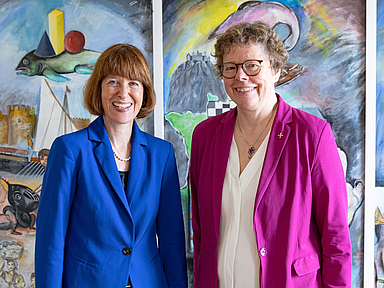 Dr. Beate Hofmann, Bischöfin der EKKW, und die Hessische Integrations-Ministerin Heike Hofmann im Deutschen Hugenottenmuseum.