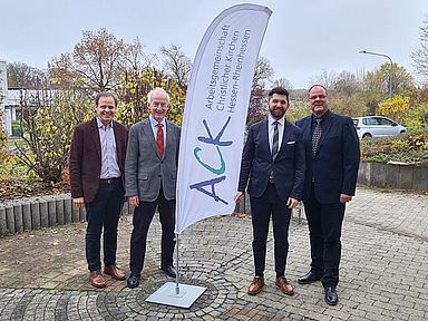 Der neue Vorstand der ACK Hessen-Rheinhessen (v.l.): Die Vorsitzenden Dr. Leandro Luis Bedin Fontana, Pfarrer Dr. Martin Streck und Priester Benjamin Pirlich mit Geschäftsführer Pastor Lothar Peitz Der neue Vorstand der ACK Hessen-Rheinhessen (v.l.): Die Vorsitzenden Dr. Leandro Luis Bedin Fontana, Pfarrer Dr. Martin Streck und Priester Benjamin Pirlich mit Geschäftsführer Pastor Lothar Peitz