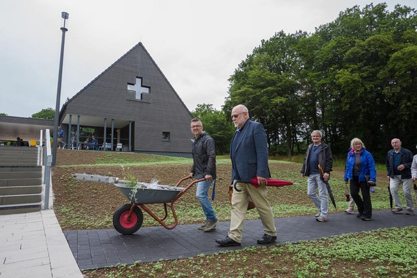 Abschied „alte Kirche im Grünen“/Willkommen „neue Kirche im Grünen“ Scheid Abschied „alte Kirche im Grünen“/Willkommen „neue Kirche im Grünen“ Scheid