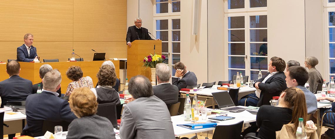 Militärbischof Dr. Bernhard Felmberg während seines Vortrags in Hofgeismar (Foto: medio.tv/Schauderna)