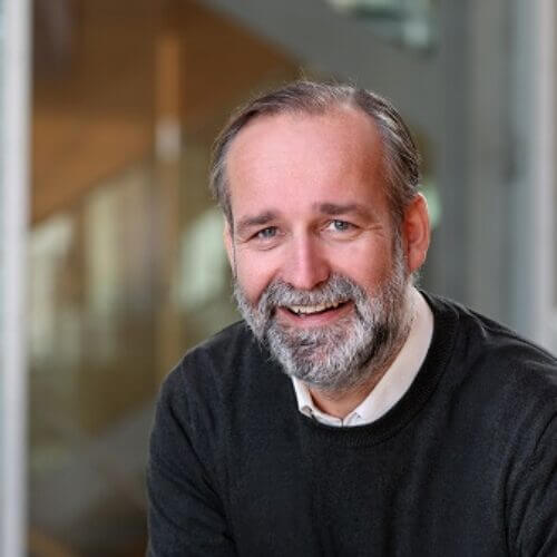 Das Bild zeigt Sebastian Kleemann vom Deutschen Vergabeportal.