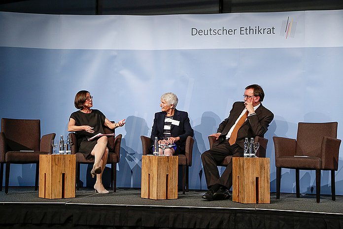 Dr. Hein bei einer Podiumsdiskussion als Mitglied des Deutschen Ethikrats, dem er von 2014 bis 2018 angehörte. (Foto: Ethikrat)
