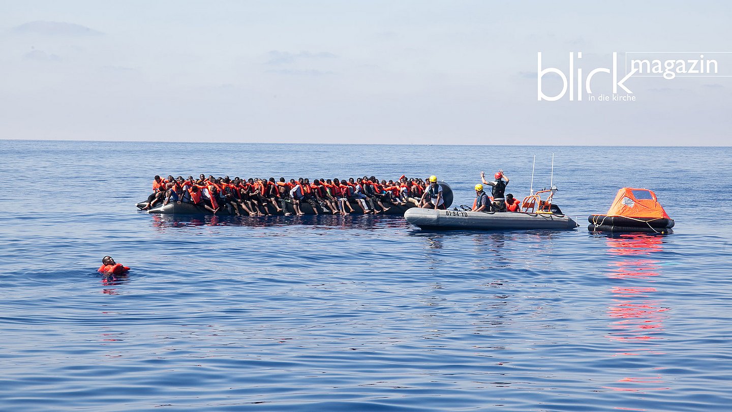 Unser Foto zeigt eines der überfüllten Boote im Mittelmeer.