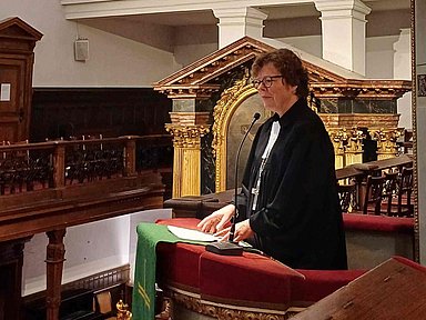 «Was wir als Kirche sagen, wird gemessen an dem, was wir tun oder nicht tun», sagte Bischöfin Beate Hofmann in ihrer Predigt in Wien.