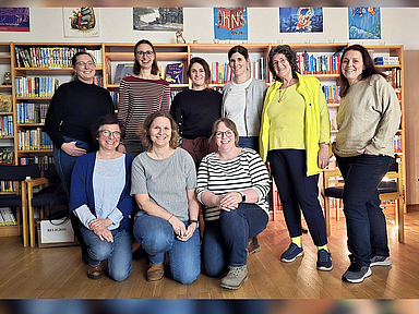 Freude über die besondere Auszeichnung: Das Team der Evangelischen öffentlichen Bücherei Meerholz-Hailer. Freude über die besondere Auszeichnung: Das Team der Evangelischen öffentlichen Bücherei Meerholz-Hailer.