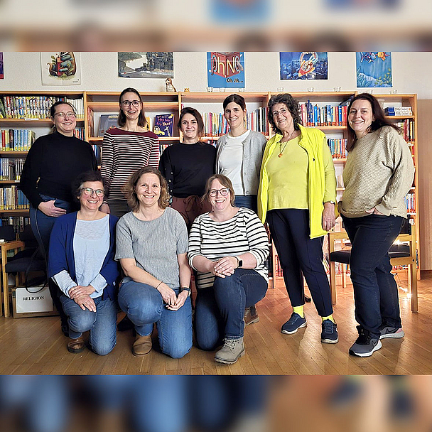 Freude über die besondere Auszeichnung: Das Team der Evangelischen öffentlichen Bücherei Meerholz-Hailer. Freude über die besondere Auszeichnung: Das Team der Evangelischen öffentlichen Bücherei Meerholz-Hailer.