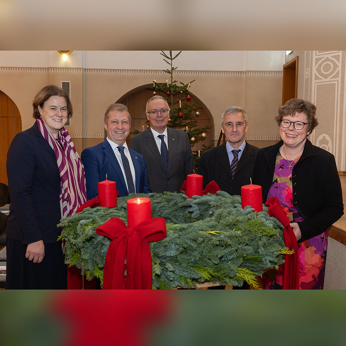 Adventsempfang der EKKW 2025 in Homberg (Efze) Unser Foto zeigt (von links): EKKW-Vizepräsidentin Dr. Katharina Apel, Präses Dr. Michael Schneider, Prälat Burkhard zur Nieden, Gastredner Frank Richter und Bischöfin Dr. Beate Hofmann.