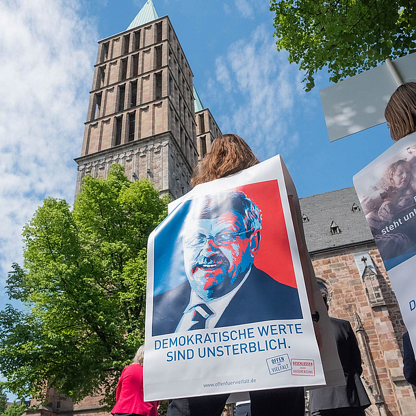Gedenken an Walter Lübcke vor der Kasseler Martinskirche. Gedenken an Walter Lübcke vor der Kasseler Martinskirche.