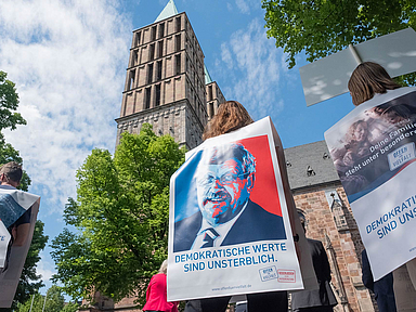 Gedenken an Walter Lübcke vor der Kasseler Martinskirche. Gedenken an Walter Lübcke vor der Kasseler Martinskirche.