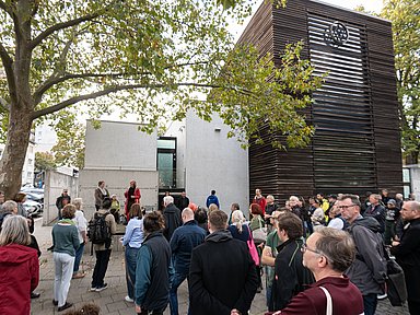 Ökumenischer "Wächterdienst" vor der Synagoge Kassel