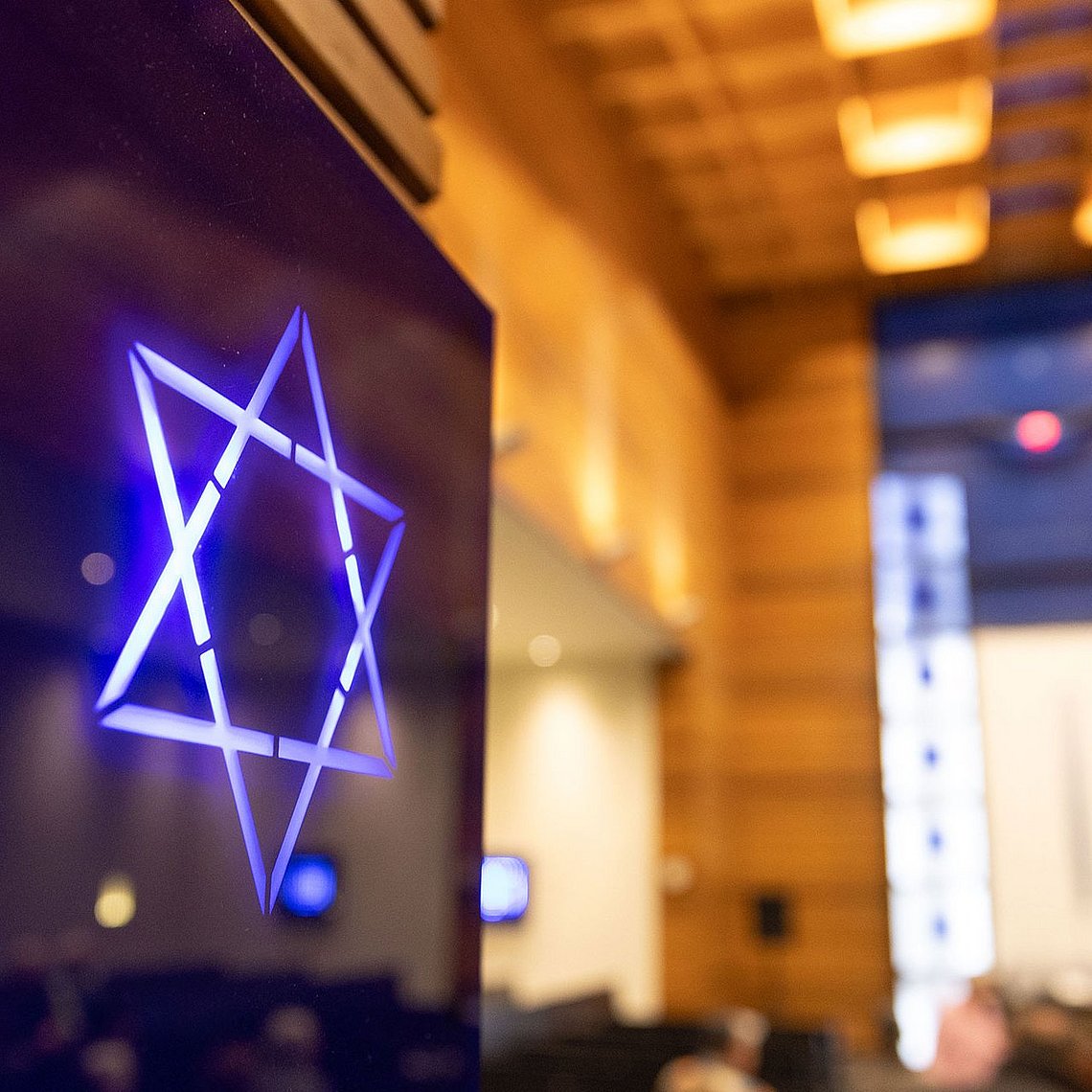 Unser Foto zeigt einen Davidstern in der heutigen Synagoge in Kassel