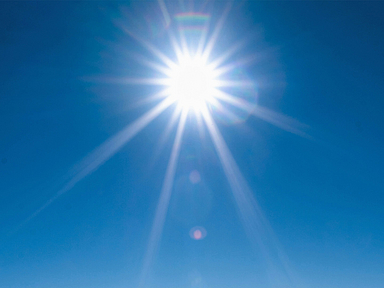 Unser Foto zeigt die Sonne am wolkenlosen Himmel Unser Foto zeigt die Sonne am wolkenlosen Himmel
