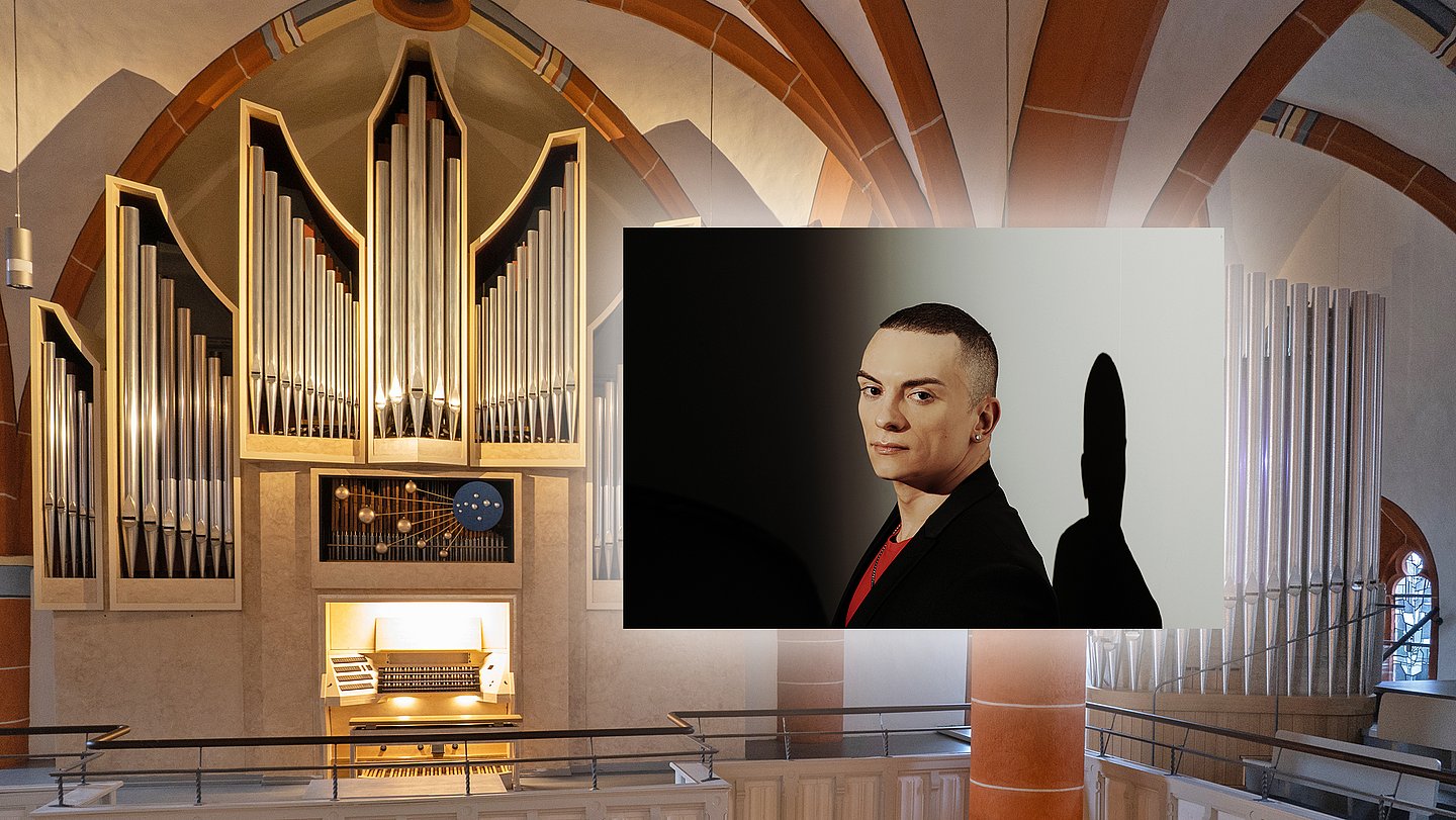 Nicht nur technisch überarbeitet und instandgesetzt, sondern jetzt auch mit einem dritten Manual: Die Orgel der Melsunger Stadtkirche. Unser Foto zeigt auch den US-Starorganisten Cameron Carpenter, der die Orgel am 8. Juni spielen wird.