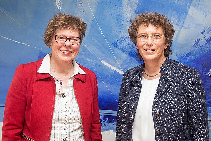 Die beiden Kandidatinnen, die sich um das Amt des Bischofs in der Evangelischen Kirche von Kurhessen-Waldeck bewerben: Prof. Dr. Beate Hofmann (l.) und Pröpstin Annegret Puttkammer (r.) (Foto: medio.tv/Schauderna)
