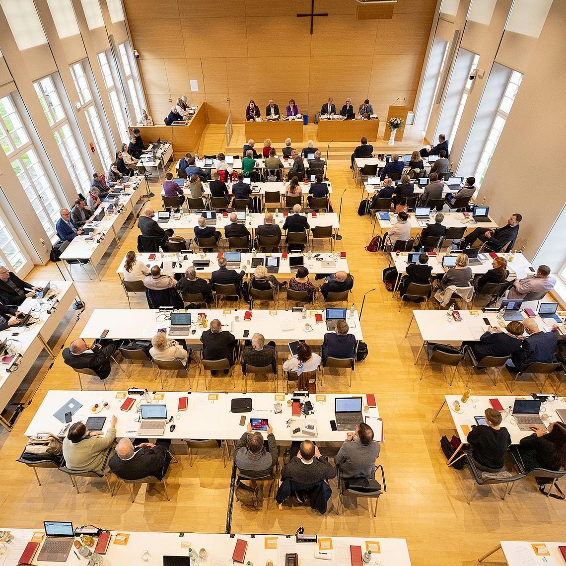 Blick in den Synodalsaal der Evangelischen Tagungsstätte Hofgeismar