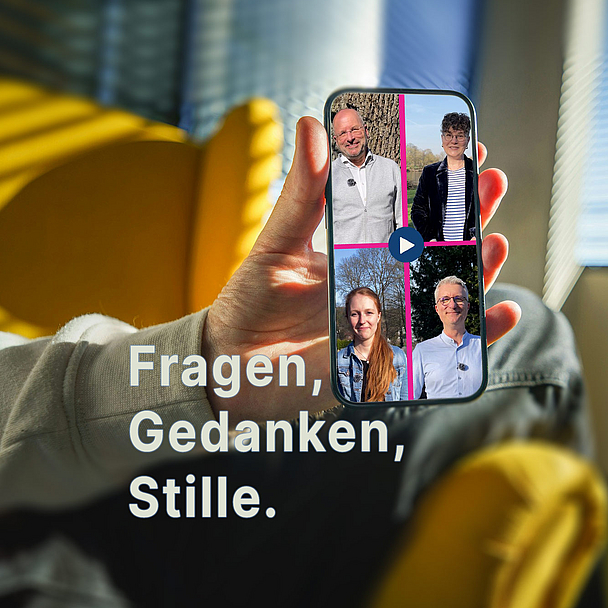 Unser Foto zeigt die beteiligten Pfarrerinnen und Pfarrer. Für die einen ist er religiös geprägt, für andere vor allem still, ungewohnt oder schwer auszuhalten. Auch deshalb kann ein offenes Gesprächsangebot an Karfreitag hilfreich sein. Unser Foto zeigt die beteiligten Pfarrerinnen und Pfarrer Norbert Mecke, Svenja Neumann, Lea-Katharina Müller und Michael Zehender