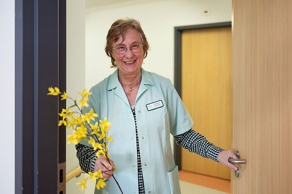 Wenn sich die Tür öffnet: Ulrike Budde ist Grüne Dame in Kassel und besucht ehrenamtlich Patienten und Patientinnen im Krankenhaus