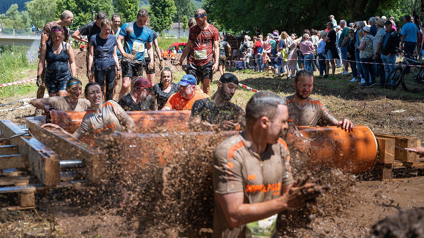 Ein Hindernis beim Dirty Church Run Beiseförth 2024 