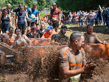 Ein Hindernis beim Dirty Church Run Beiseförth Ein Hindernis beim Dirty Church Run Beiseförth