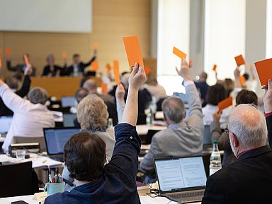 Unser Archivfoto zeigt den Tagungssaal der Synode in Hofgeismar 