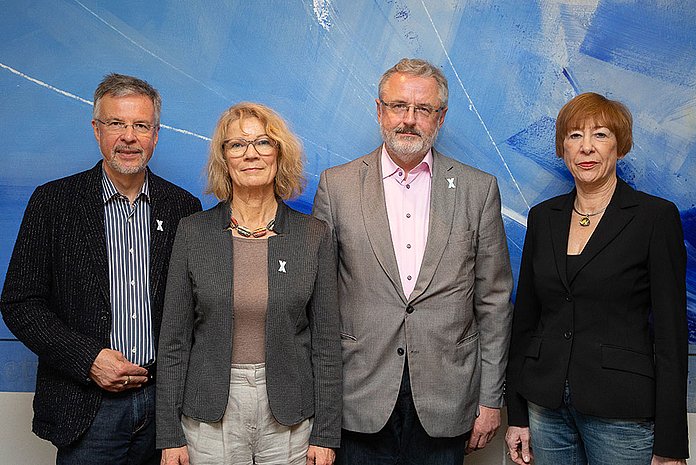 V.l.: Dr. h.c. Peter Masuch, Friedegunde Bölt und Petra Zimmermann (r.) bilden die unabhängige Unterstützungskommission. Mit auf dem Foto ist Koordinator Dr. Thomas Zippert (2.v.r.). (Fotos: medio.tv/Schauderna)