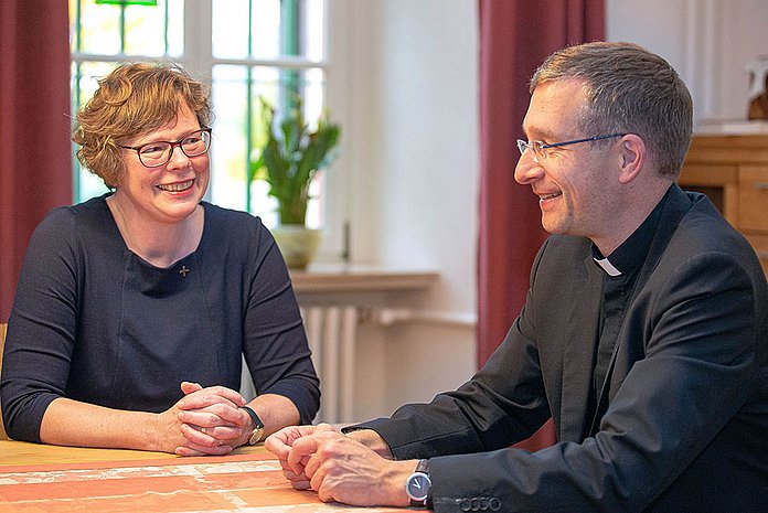Wollen die intensive und bewährte Zusammenarbeit weiter pflegen und ausbauen: Bischöfin Dr. Hofmann und Bischof Dr. Gerber (Foto: medio.tv/Schauderna)