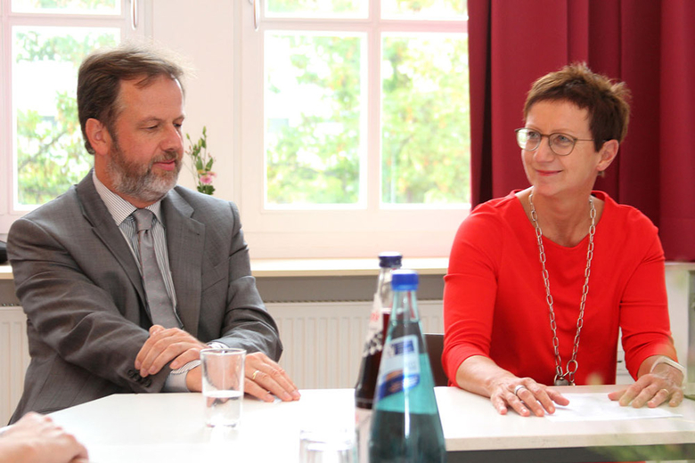 Dekan Dr. Martin Lückhoff und Pröpstin Sabine Kropf-Brandau, zu deren Zuständigkeitsbereich ab 2019 auch der Kirchenkreis Hanau gehören wird.