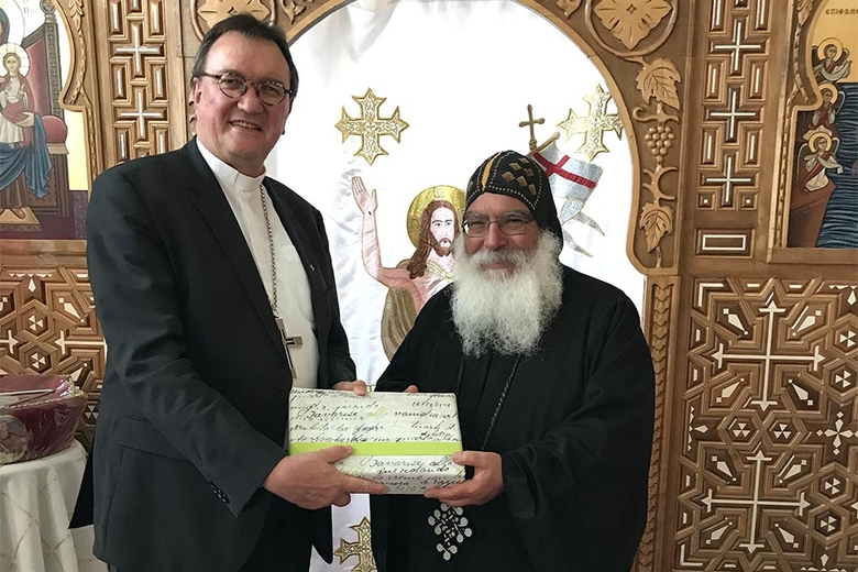 Bischof Hein und Ökumenedezernentin Brinkmann-Weiß besuchten am 22.5.2019 das koptisch-orthodoxe Kloster in Höxter-Brenkhausen. (Foto: privat)