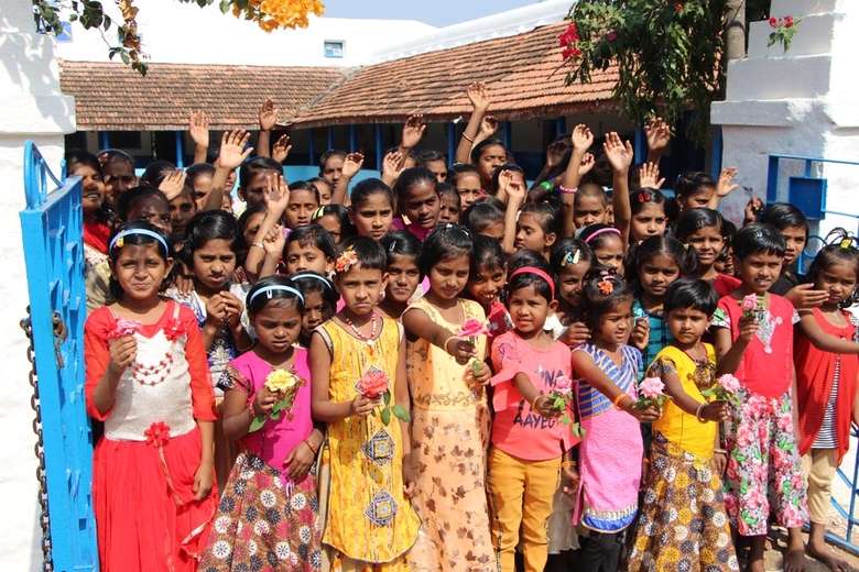 Empfang durch die Kinder des Waisenheims Summadi - Partnerbesuch bei der Church of South India - Karnataka Northern Diocese vom 14. bis 23.1.2020 in Indien (Foto: medio.tv/Müller)