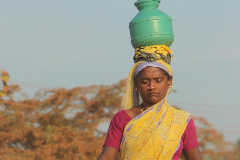 Übliches Wasserholen am Brunnen - Partnerbesuch bei der Church of South India - Karnataka Northern Diocese vom 14. bis 23.1.2020 in Indien (Foto: medio.tv/Müller)