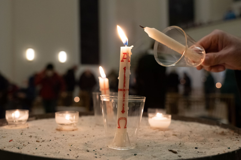 Frieden in der Ukraine - Friedensgebet Karlskirche und Kundgebung Rathaus Kassel