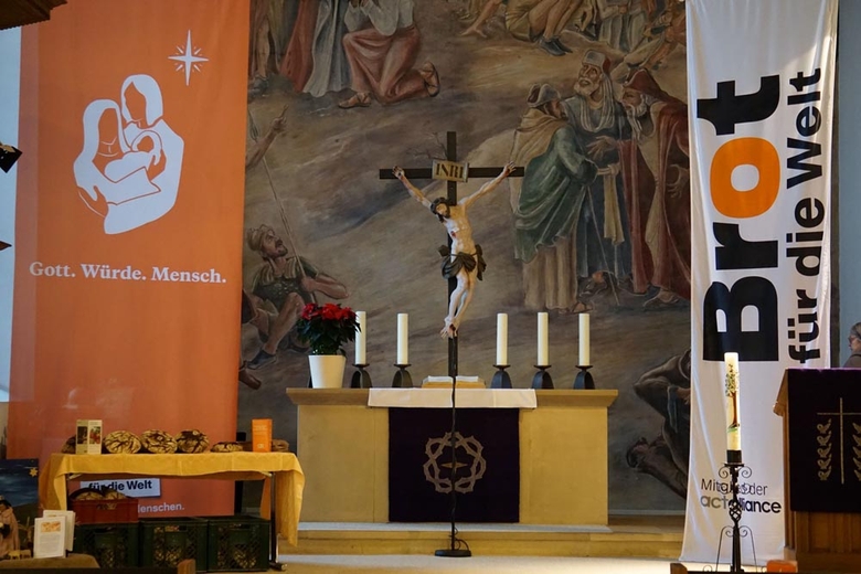 Eröffnungsgottesdienst der 65. Spendenaktion von «Brot für die Welt» der evangelischen Kirchen in Hessen am 1. Advent 2023 in Watzenborn-Steinberg (Foto: Zentrum Oekumene der EKHN und EKKW)