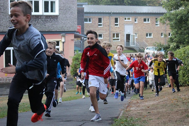 Die Schülerinnen und Schüler liefen eine Strecke von 3.000 Kilometern und waren hoch motiviert. (Foto: Melanchthon Schule)