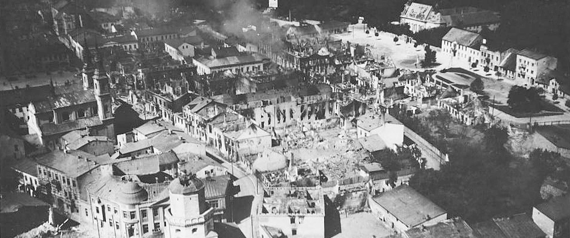 Luftaufnahme der polnischen Stadt Wielun, die in den frühen Morgenstunden des 1. Septembers 1939 als Erstes durch die Angriffe der deutschen Luftwaffe zerstört wurde. (Foto: Wikipedia)