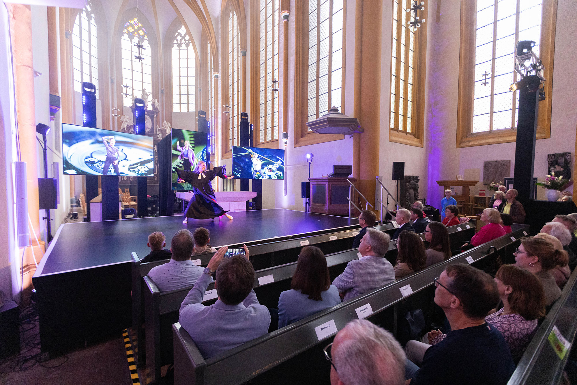 Erlebnis:Kirche auf dem Hessentag in Fritzlar 2024. Unser Foto zeigt die niederländische Tänzerin Merel Kappenburg.