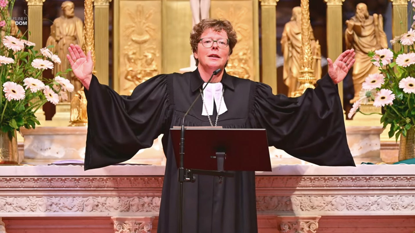 Bischöfin Dr. Beate Hofmann während des Gottesdienstes im Berliner Dom. 