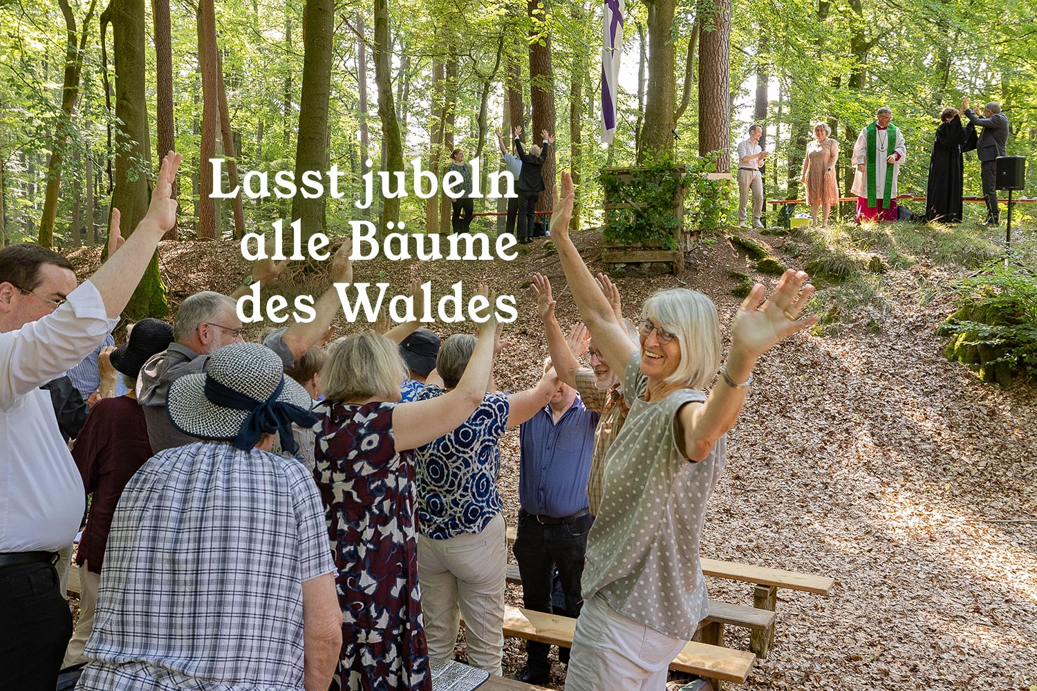 Auf dem Christenberg wurde am Sonntag die Schöpfung gefeiert. Unser Foto zeigt Besucherinnen und Besucher des ökumenischen Gottesdienstes in Münchhausen im Evangelischen Kirchenkreis Kirchhain.