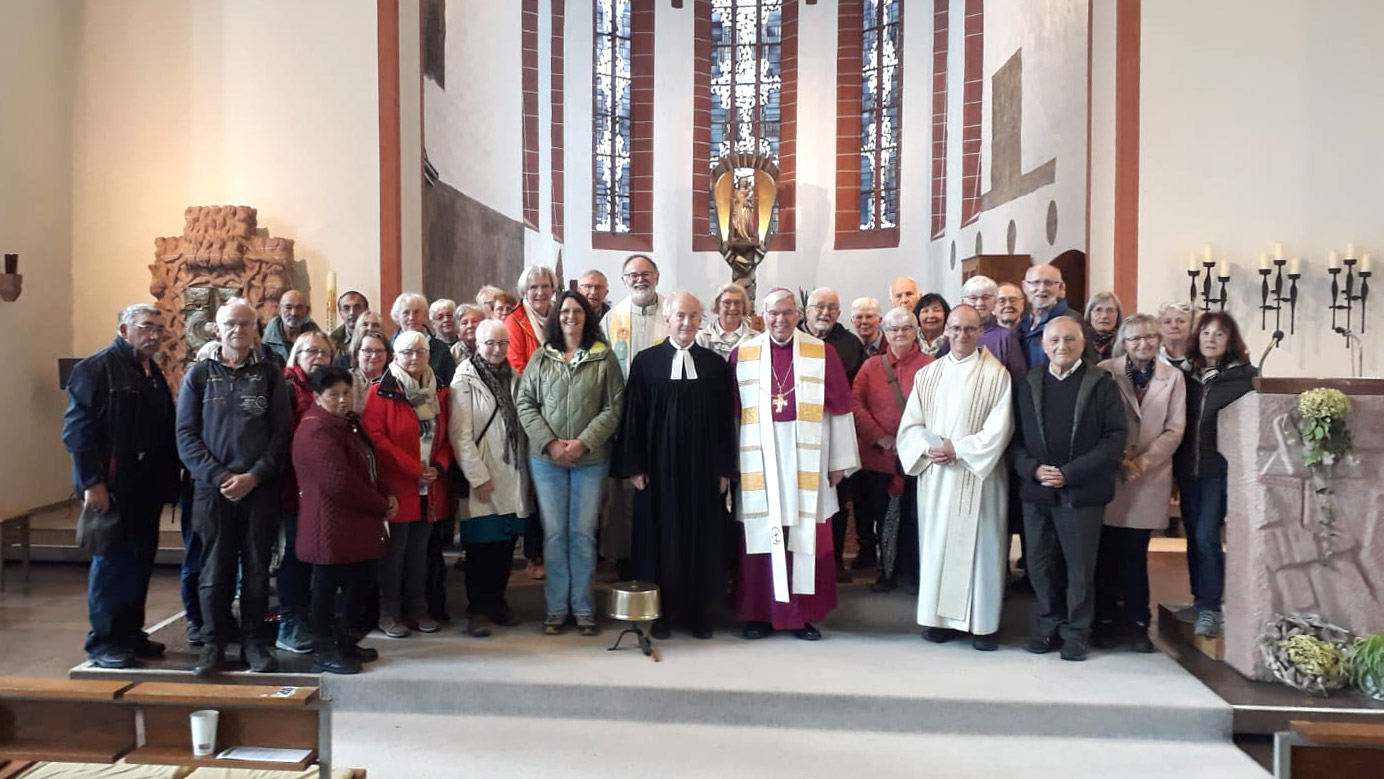 Die Pilgergemeinde in der Wallfahrtskirche «Maria im Grünen Tal» in Retzbach