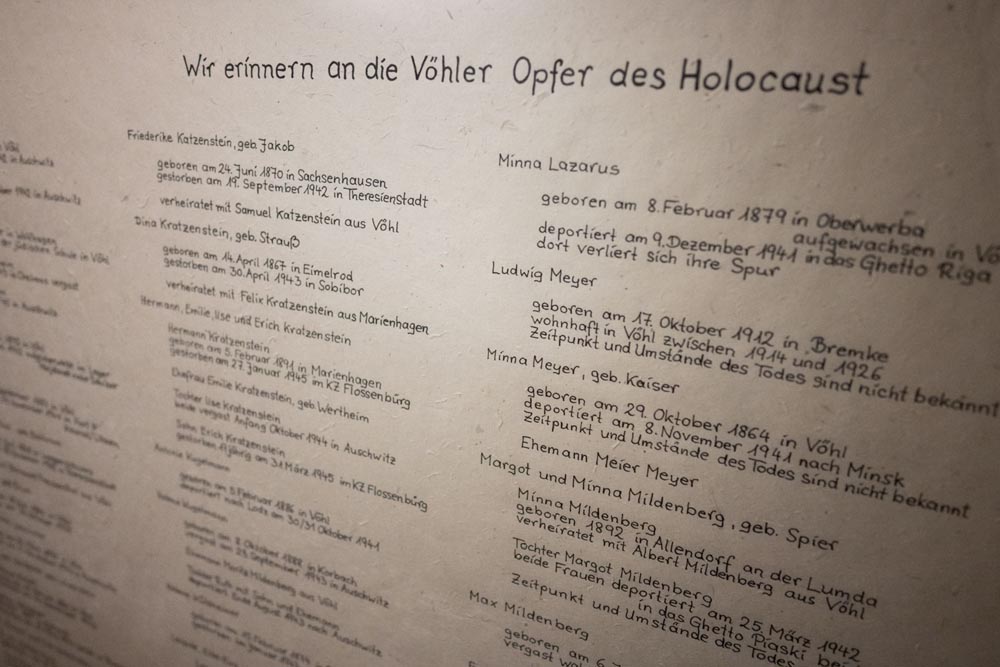 Gedenktafel der 72 ermordeten Juden aus Vöhl.